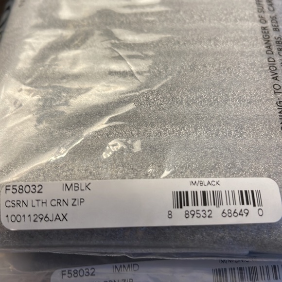 NWT COACH leather wristlet!! - Picture 3 of 10